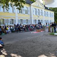 Einschulung 2023 vor dem Schloss Stutensee