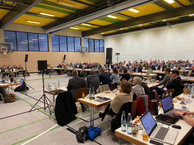 Kreistagssitzung 2020 in der Sporthalle von Schloss Stutensee