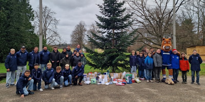 Am vergangenen Dienstag fand die Geschenke-Übergabe der Wunschbaumaktion der Grenke aKAdemie des KSC statt.