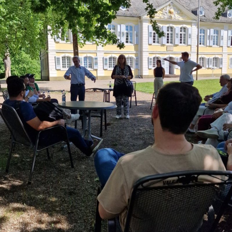 Im Mittelpunkt des Besuchs stand die Vorstellung der Jugendeinrichtung als moderner Träger der Kinder- und Jugendhilfe mit vielfältigen Angeboten.